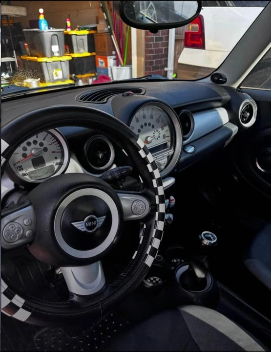 2010 Mini Mini 2nd Gen - Image 14 of 17