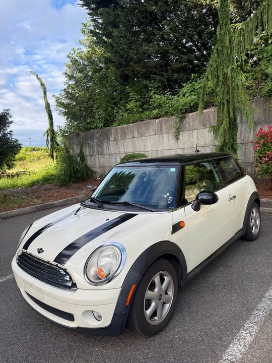 2010 Mini Mini 2nd Gen - Image 2 of 10