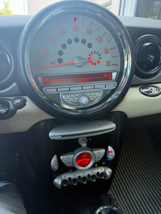2010 Mini Mini 2nd Gen - Image 7 of 8