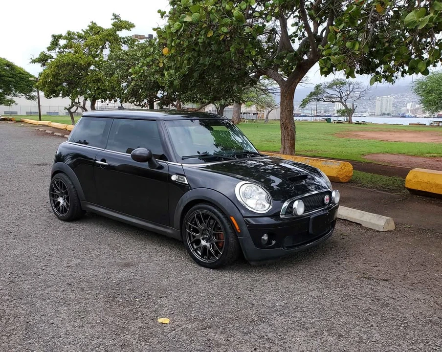 2010 Mini Mini 2nd Gen - Image 2 of 4