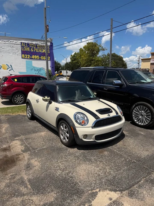 2010 Mini Mini 2nd Gen - Image 2 of 10