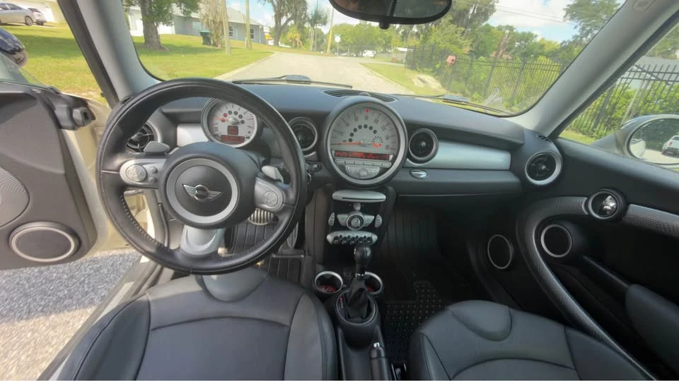 2010 Mini Mini 2nd Gen - Image 16 of 19
