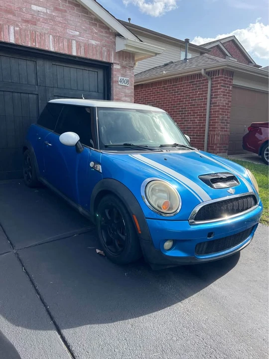 2010 Mini Mini 2nd Gen - Image 2 of 6