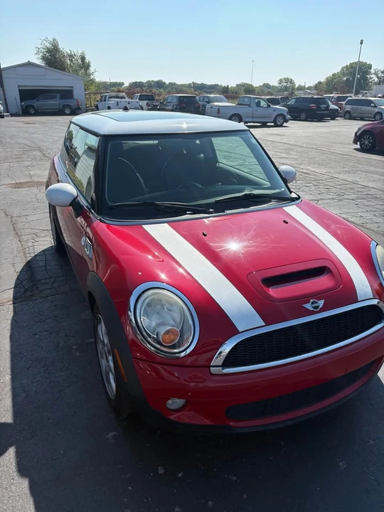 2010 Mini Mini 2nd Gen - Image 2 of 8