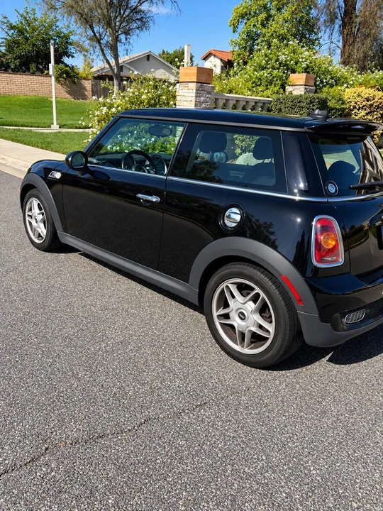2010 Rover - Image 3 of 5