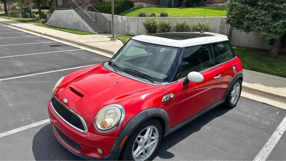 2010 Mini Coupe & Roadster - Image 8 of 11