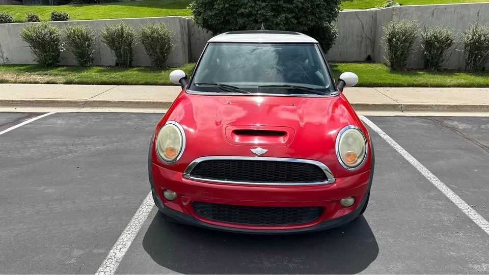 2010 Mini Coupe & Roadster - Image 2 of 11