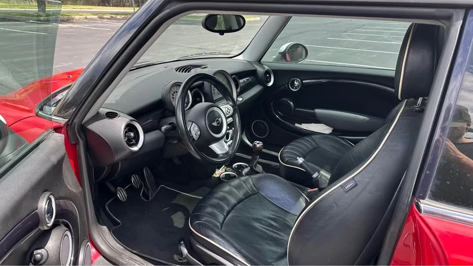 2010 Mini Coupe & Roadster - Image 9 of 11