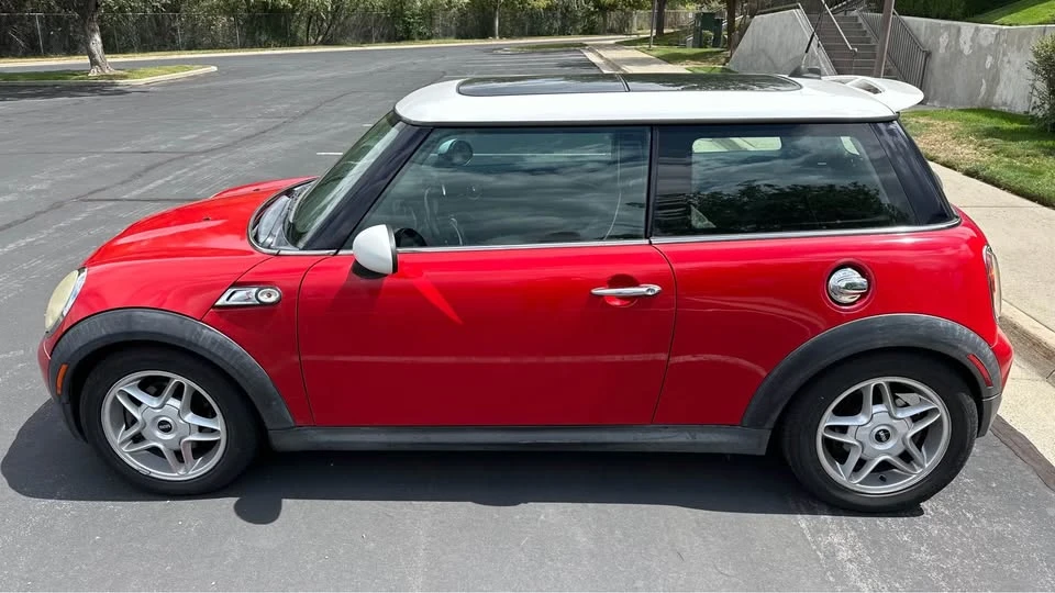 2010 Mini Coupe & Roadster - Image 7 of 11