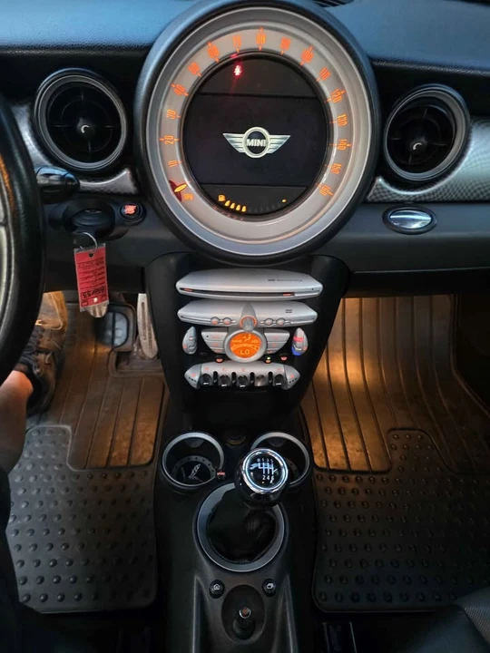 2010 Mini Coupe & Roadster - Image 11 of 17