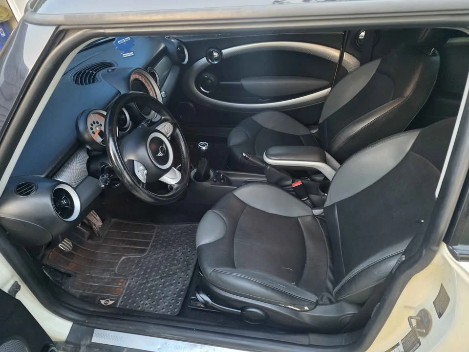 2010 Mini Coupe & Roadster - Image 9 of 17