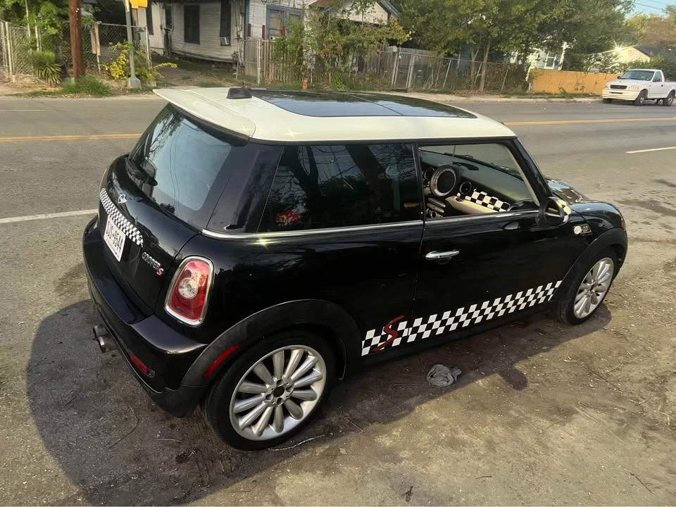 2010 Mini Mini 2nd Gen - Image 2 of 8
