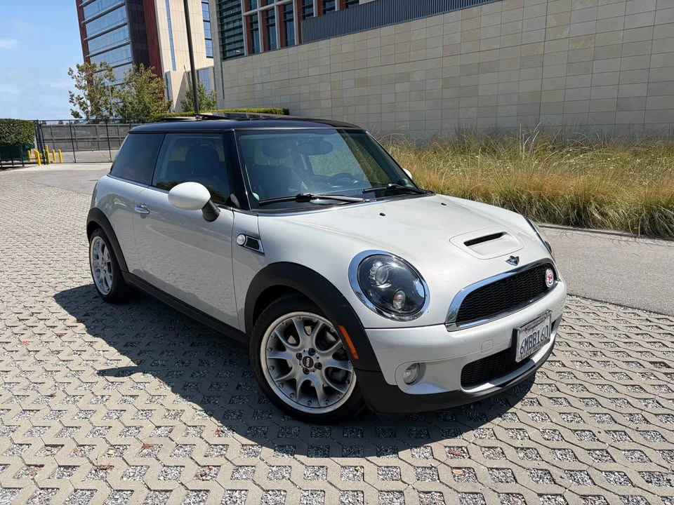 2010 Mini Mini 2nd Gen - Image 2 of 20