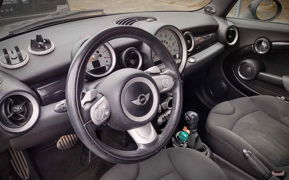 2010 Mini Coupe & Roadster - Image 3 of 4