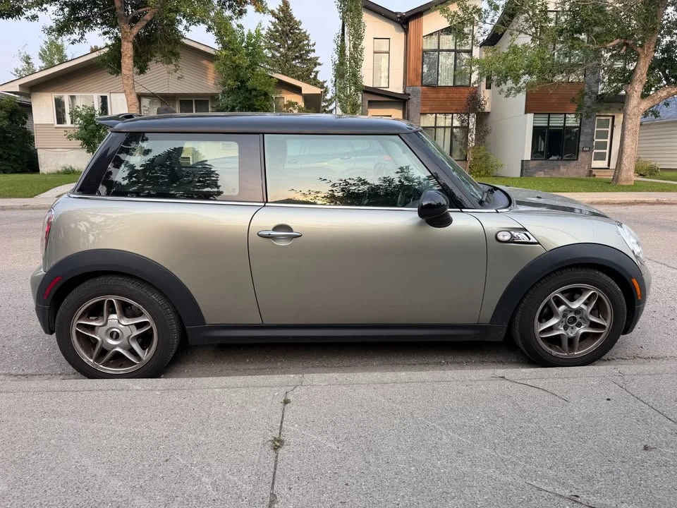 2010 Mini Mini 2nd Gen - Image 2 of 8