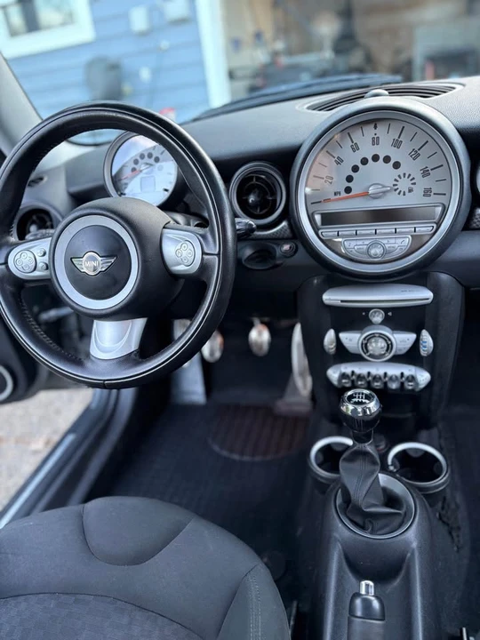 2010 Mini Mini 2nd Gen - Image 2 of 8
