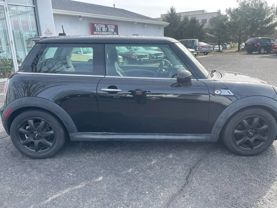 2010 Mini Mini 2nd Gen - Image 2 of 12