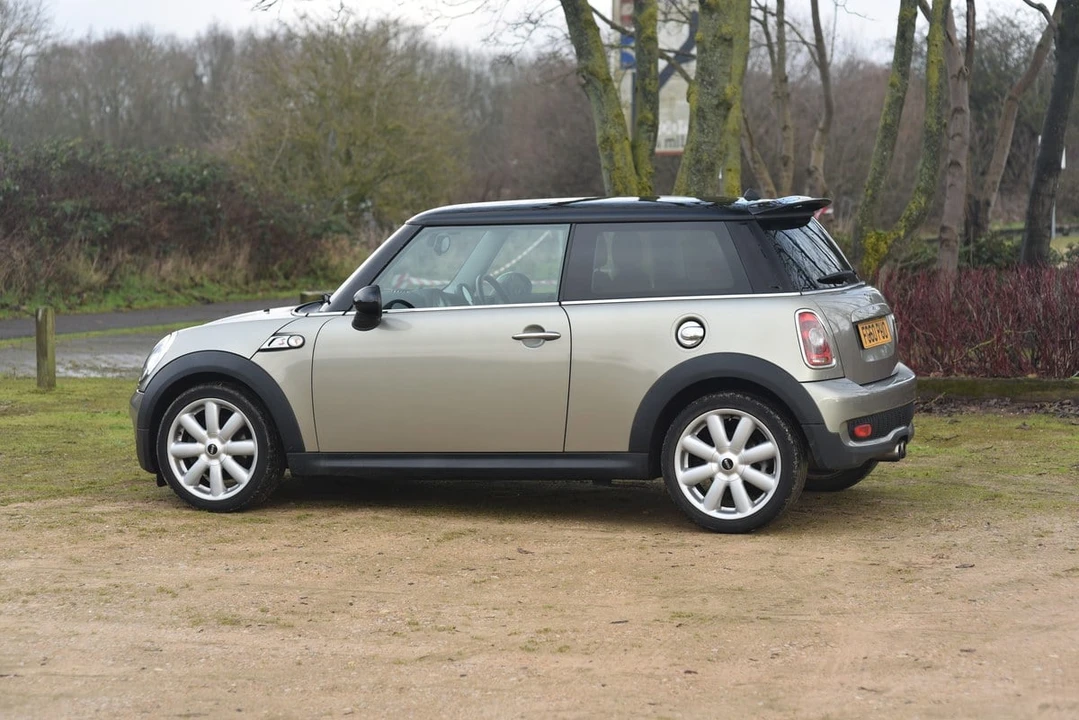 2010 Mini Mini 2nd Gen - Image 15 of 30