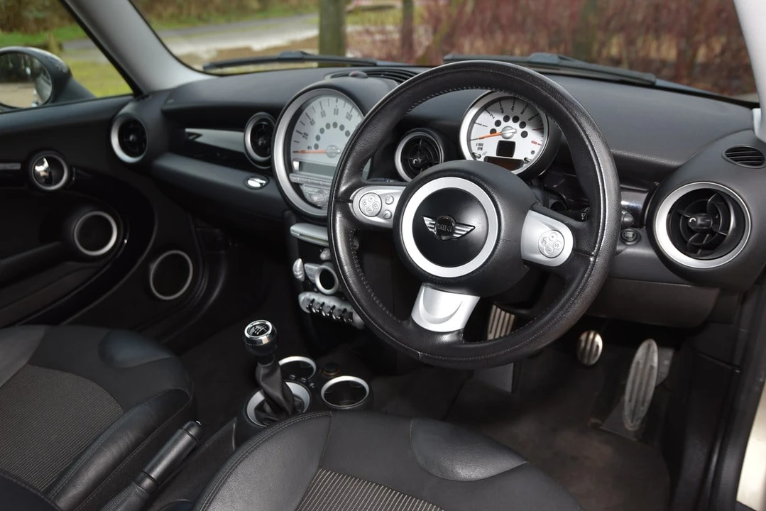 2010 Mini Mini 2nd Gen - Image 6 of 30