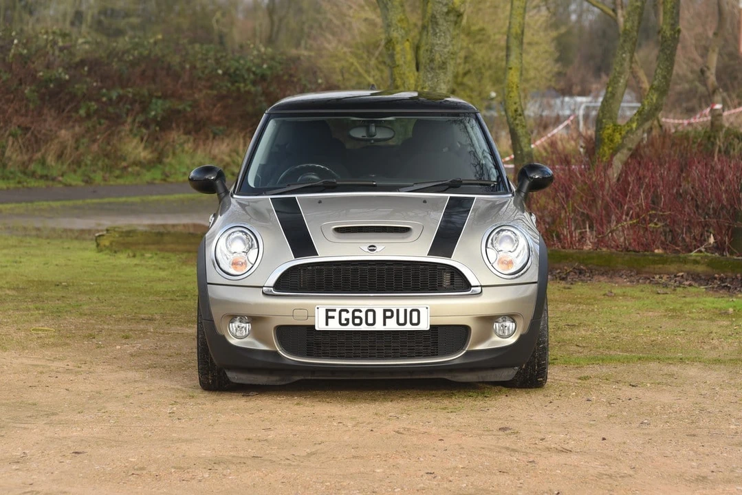 2010 Mini Mini 2nd Gen - Image 2 of 30
