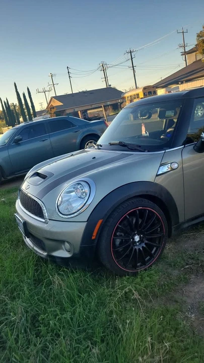 2010 Mini Coupe & Roadster - Image 2 of 5