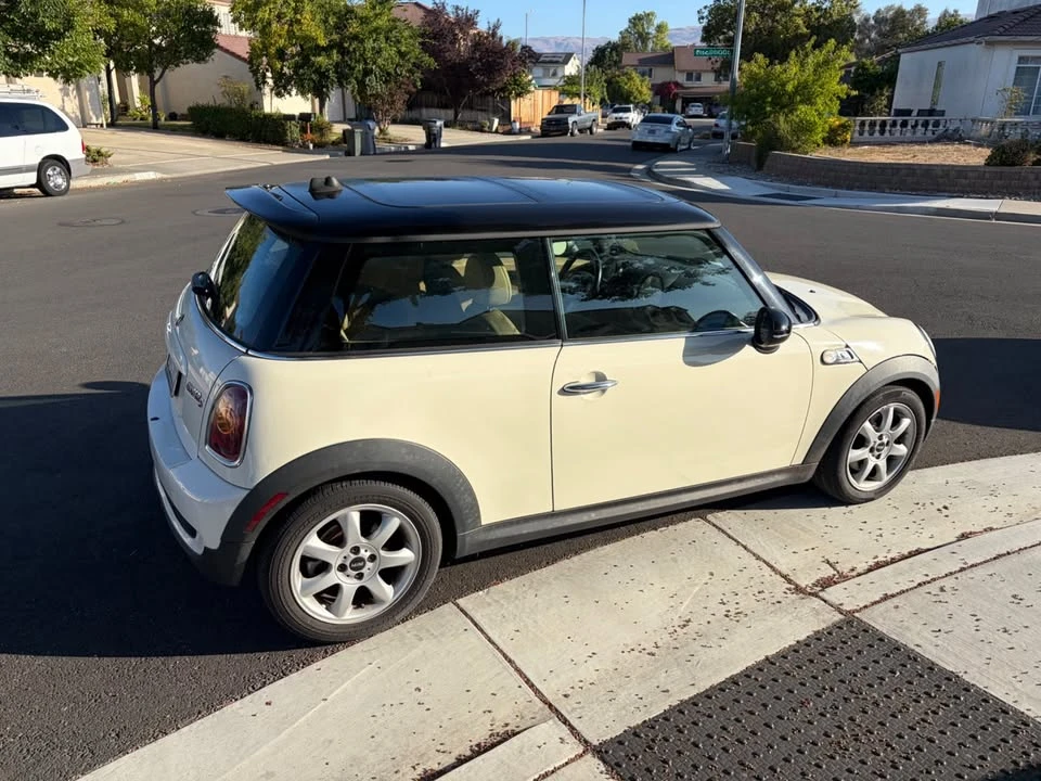 2010 Mini Mini 2nd Gen - Image 5 of 11