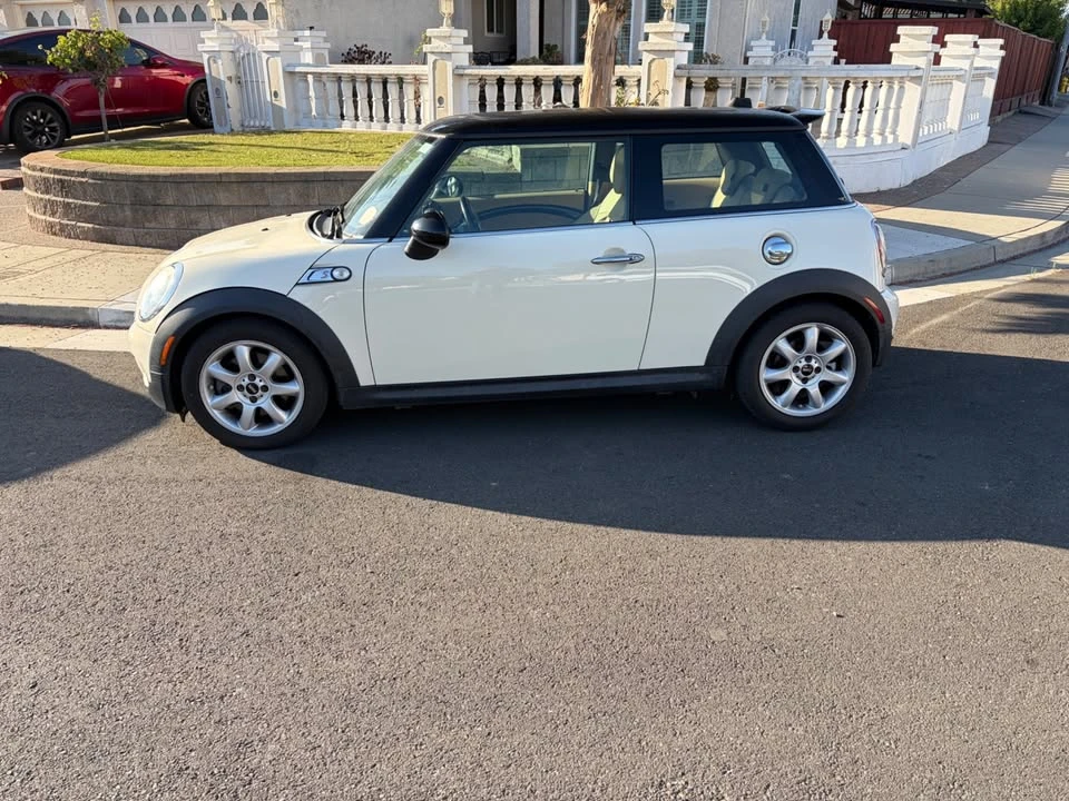 2010 Mini Mini 2nd Gen - Image 3 of 11