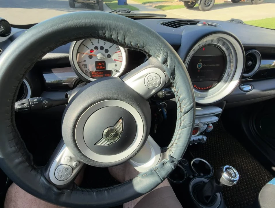 2010 Mini Mini 2nd Gen - Image 3 of 10