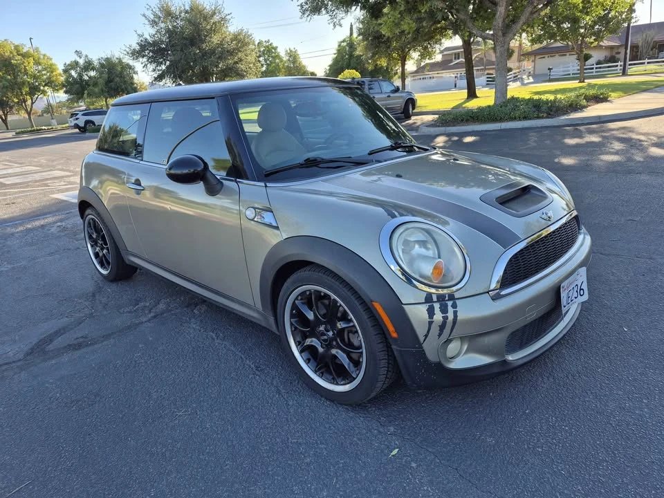 2010 Mini Mini 2nd Gen - Image 2 of 9