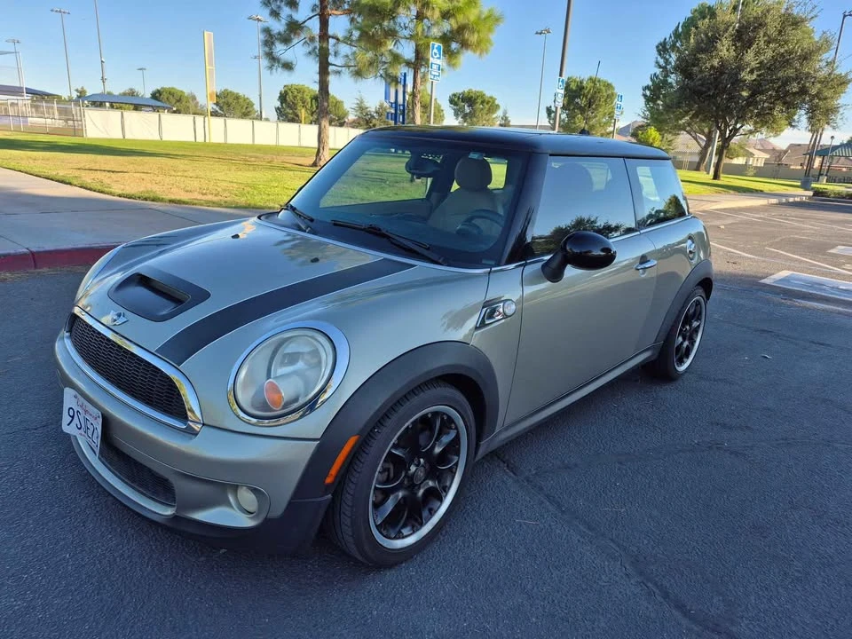 2010 Mini Mini 2nd Gen - Image 2 of 12
