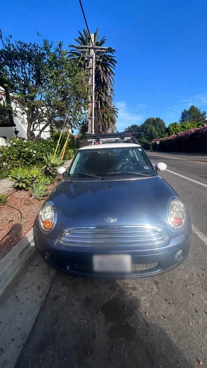 2010 Mini Mini 2nd Gen - Image 2 of 4
