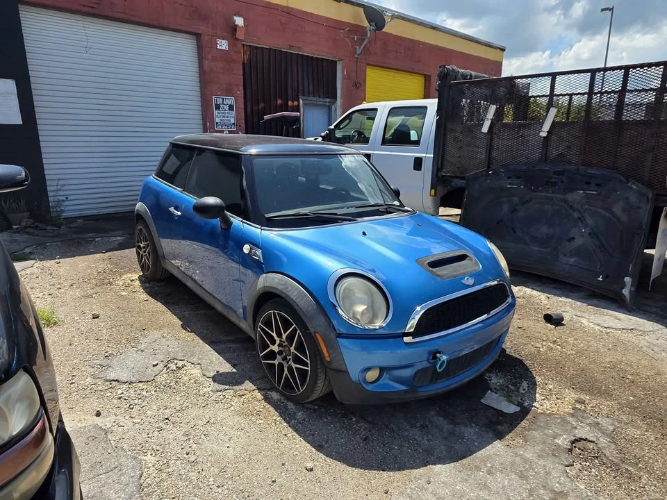 2010 Mini Mini 2nd Gen - Image 2 of 5