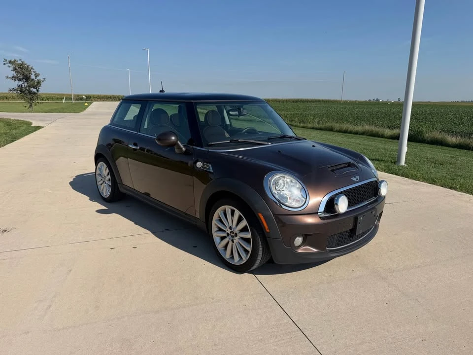 2010 Mini Mini 2nd Gen - Image 2 of 11
