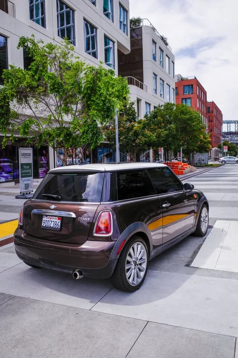 2010 Mini Mini 2nd Gen - Image 2 of 14