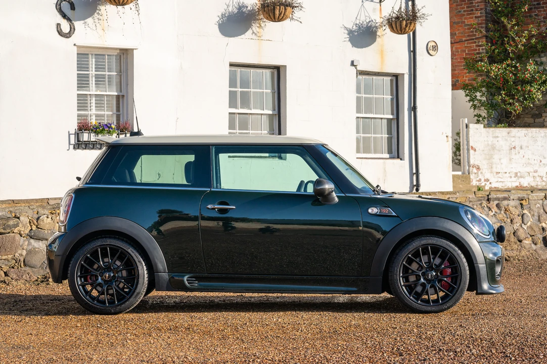 2010 Mini Mini John Cooper Works 2nd Gen - Image 15 of 31