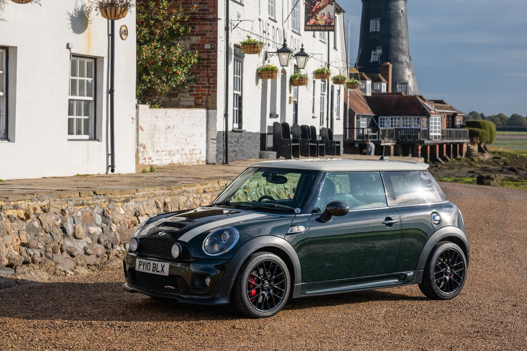 2010 Mini Mini John Cooper Works 2nd Gen - Image 13 of 31