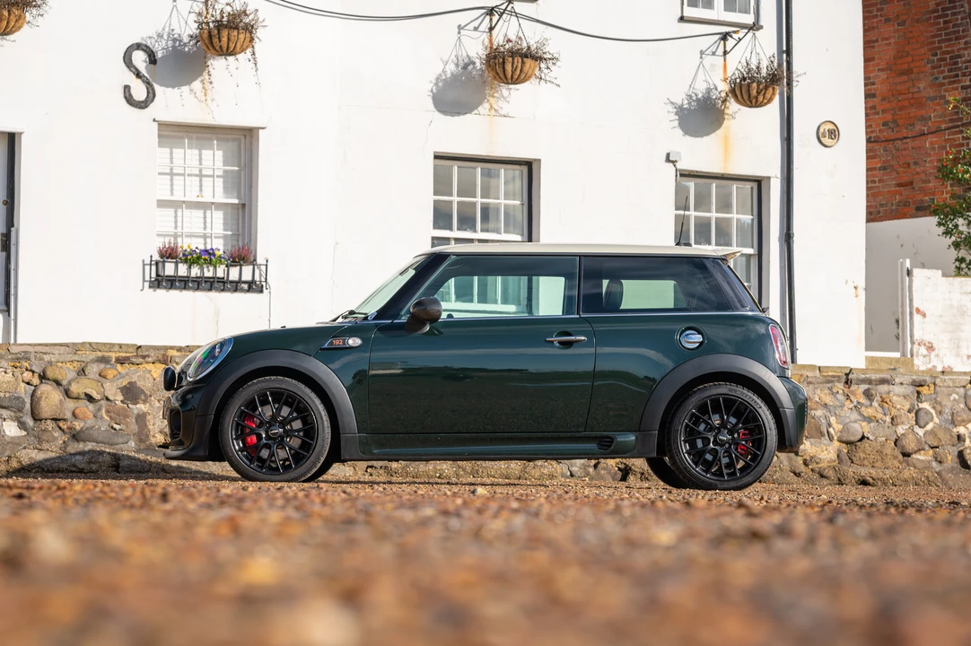 2010 Mini Mini John Cooper Works 2nd Gen - Image 7 of 31