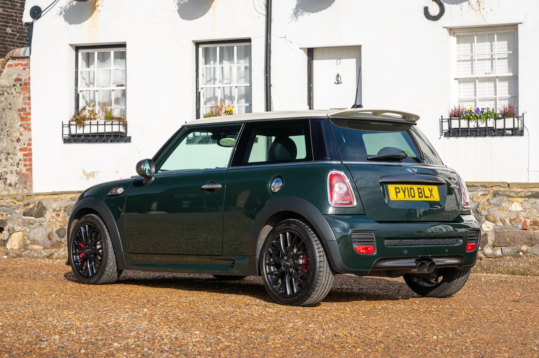 2010 Mini Mini John Cooper Works 2nd Gen - Image 9 of 31
