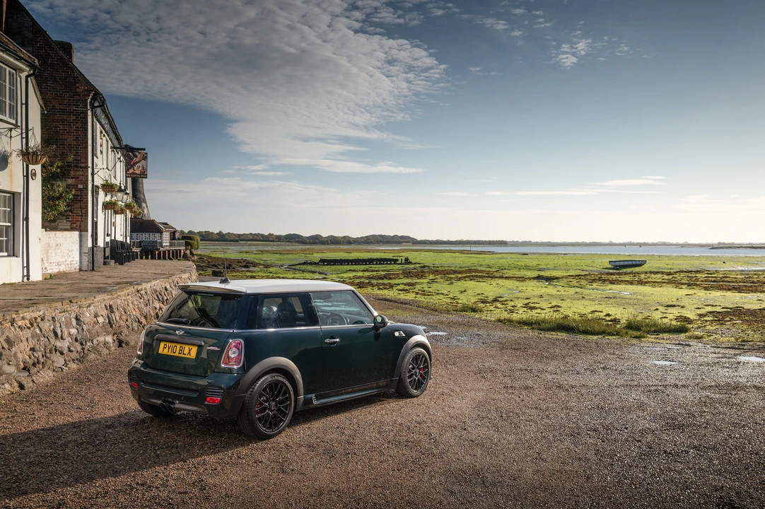 2010 Mini Mini John Cooper Works 2nd Gen - Image 14 of 31