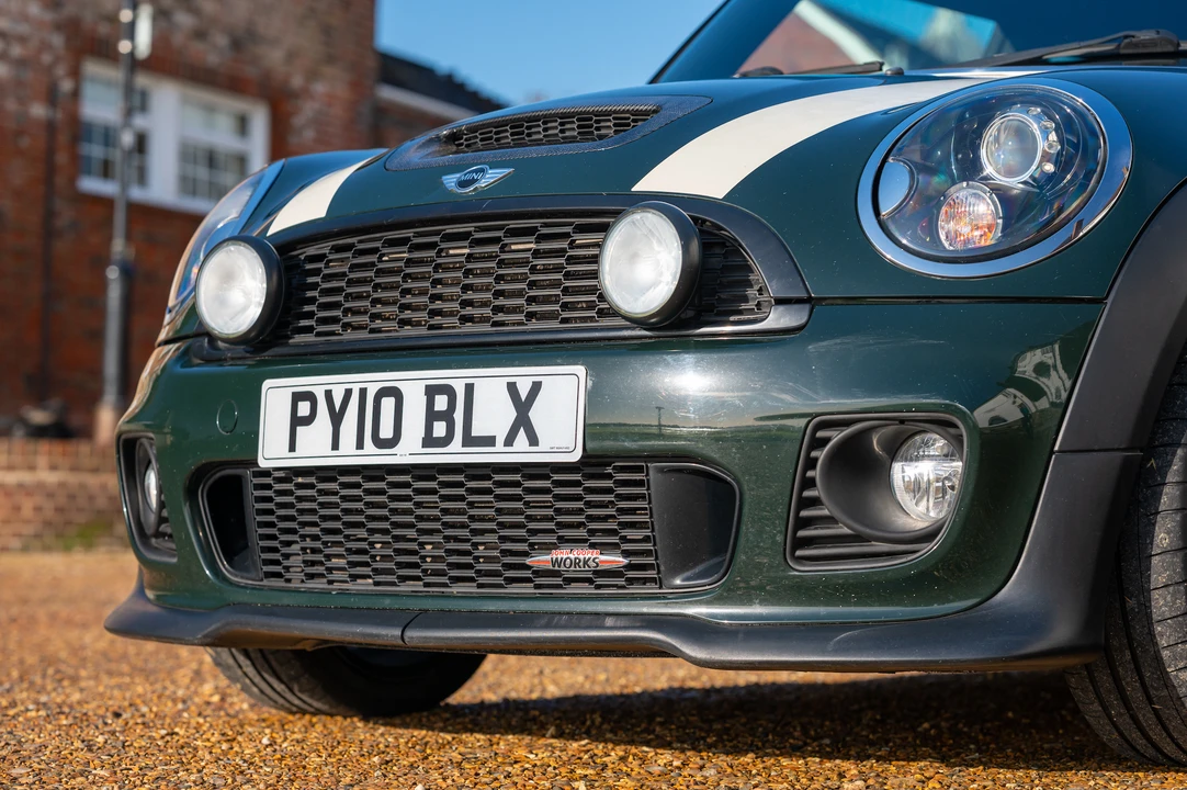 2010 Mini Mini John Cooper Works 2nd Gen - Image 18 of 31