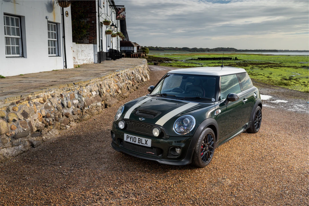 2010 Mini Mini John Cooper Works 2nd Gen - Image 12 of 31