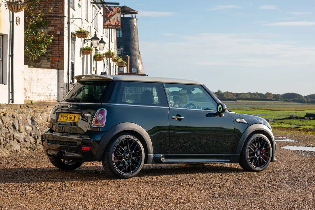 2010 Mini Mini John Cooper Works 2nd Gen - Image 11 of 31
