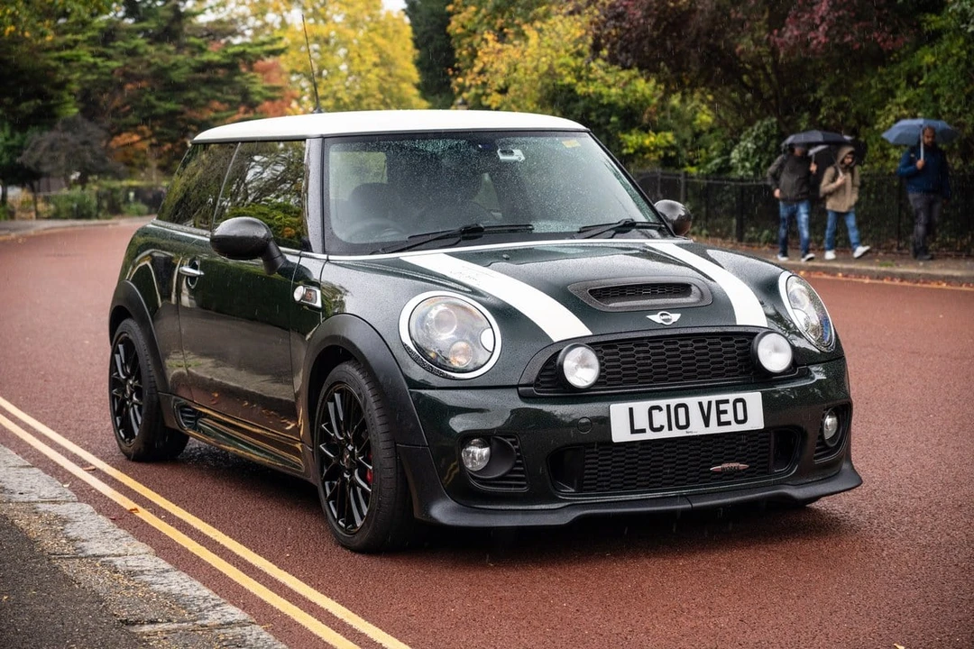 2010 Mini Mini John Cooper Works 2nd Gen - Image 2 of 30