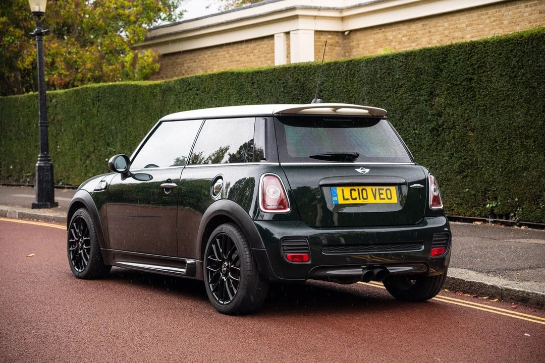 2010 Mini Mini John Cooper Works 2nd Gen - Image 17 of 30