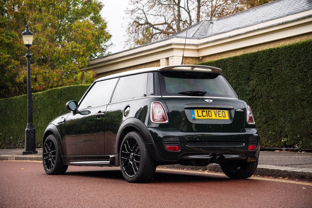 2010 Mini Mini John Cooper Works 2nd Gen - Image 18 of 30