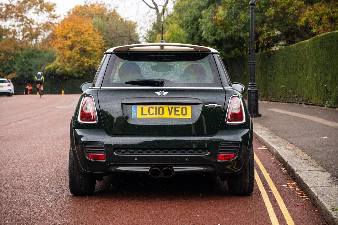 2010 Mini Mini John Cooper Works 2nd Gen - Image 11 of 30