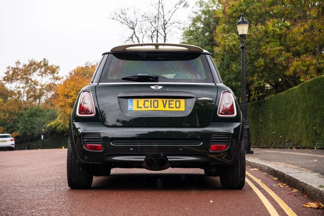 2010 Mini Mini John Cooper Works 2nd Gen - Image 12 of 30