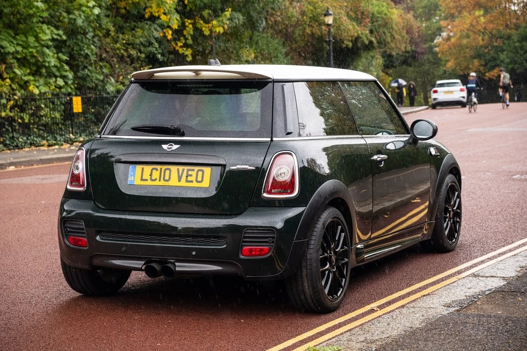 2010 Mini Mini John Cooper Works 2nd Gen - Image 19 of 30