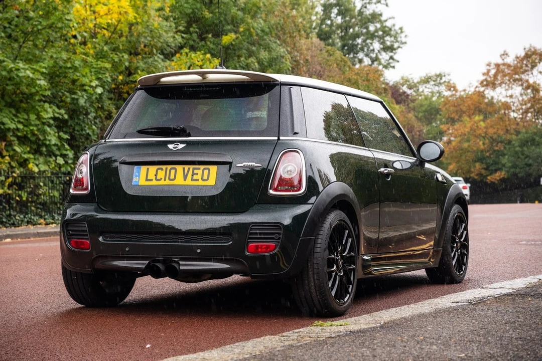 2010 Mini Mini John Cooper Works 2nd Gen - Image 20 of 30