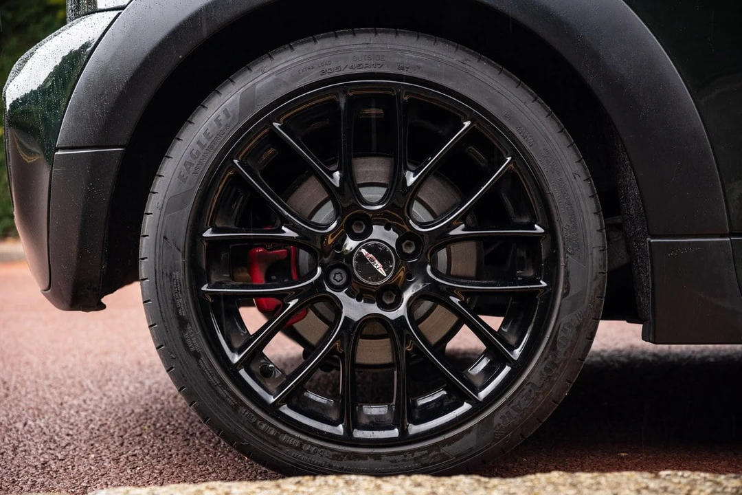 2010 Mini Mini John Cooper Works 2nd Gen - Image 21 of 30